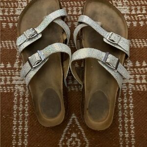Stylish Women's Sandals with Buckle Straps